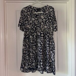 Lucky Brand size L floral navy dress with‎ pockets.